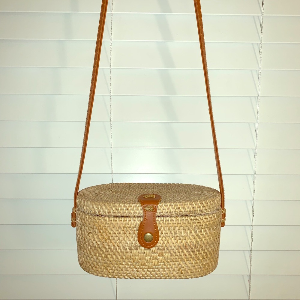 Cute woven straw purse, tan